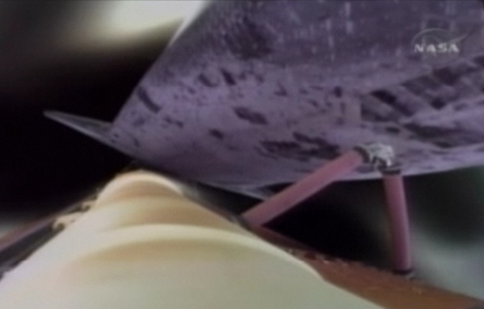 Tank-cam view of external tank separation; the shuttle orbiter is at the upper right; tank is at the bottom. Screen shot Carolyn Collins Petersen, courtesy NASA TV.